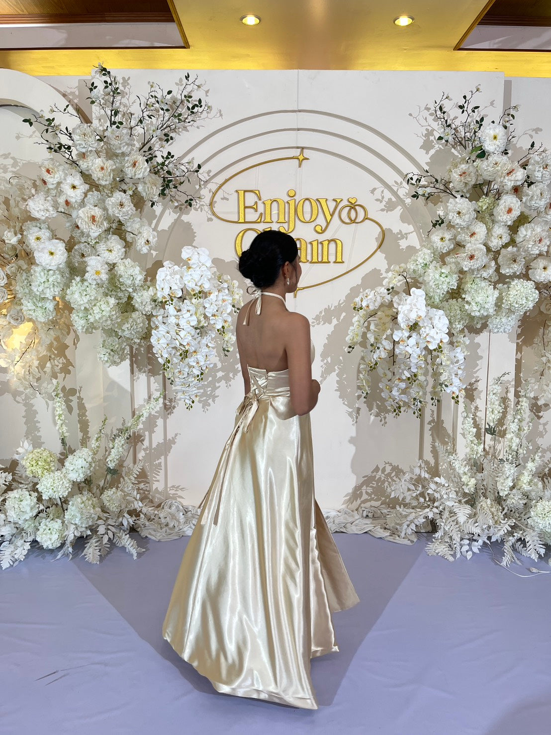 ลูกค้าเช่าชุดราตรีสีครีมหรูหรา สำหรับงาน Gala Night ✨🤍