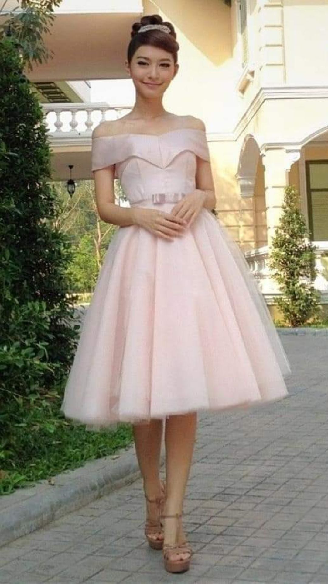 เดรสชมพูพองเปิดไหล่ ทรงเจ้าหญิง / Puffy Off-Shoulder Princess Dress (Pink)