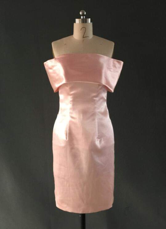 เดรสชมพูเปิดไหล่ทรงเข้ารูป / Pink Off-Shoulder Fitted Dress