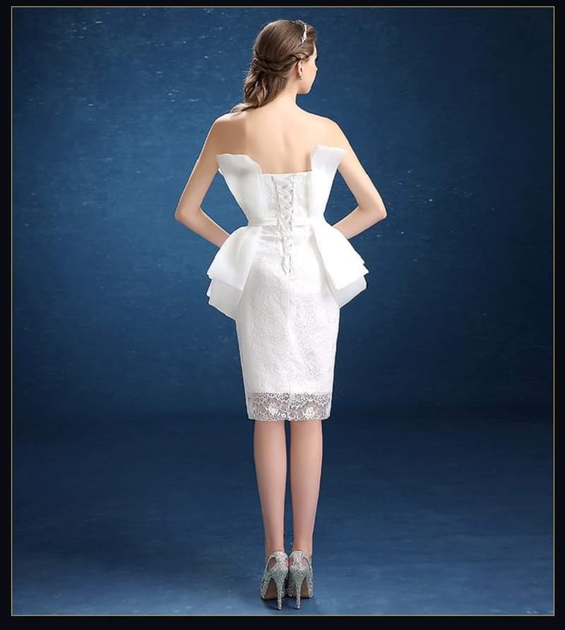 เดรสลูกไม้สีขาว ทรงเข้ารูป ผ้าซ้อนชั้นเอว /Fitted White Lace Dress with Draped Waist Layers