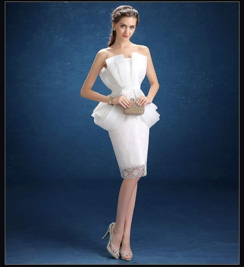 เดรสลูกไม้สีขาว ทรงเข้ารูป ผ้าซ้อนชั้นเอว /Fitted White Lace Dress with Draped Waist Layers