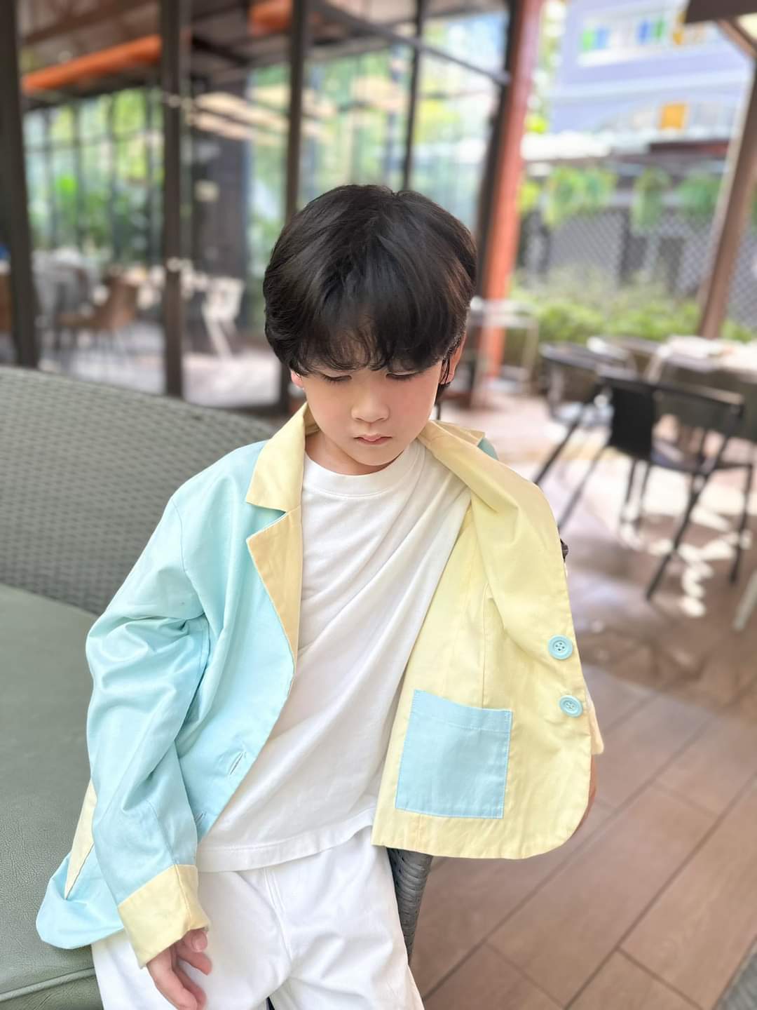 子供用スーツ、水色に白の縁取り(レンタル)