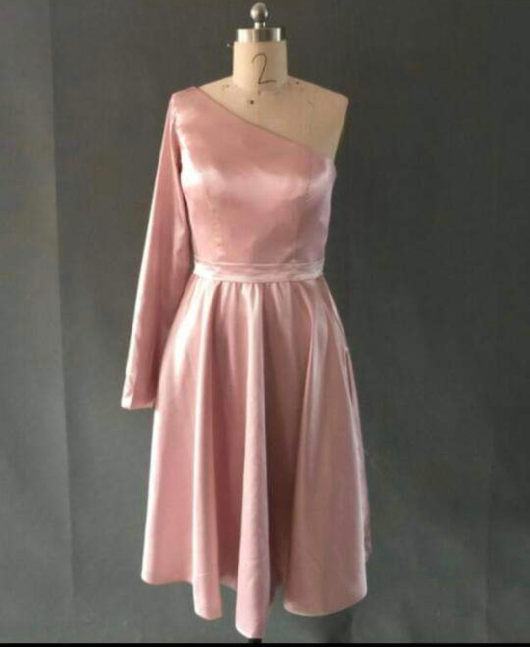 เดรสชมพูแขนยาวข้างเดียว ไหล่เฉียง / Pink One-Sleeve Asymmetrical Dress