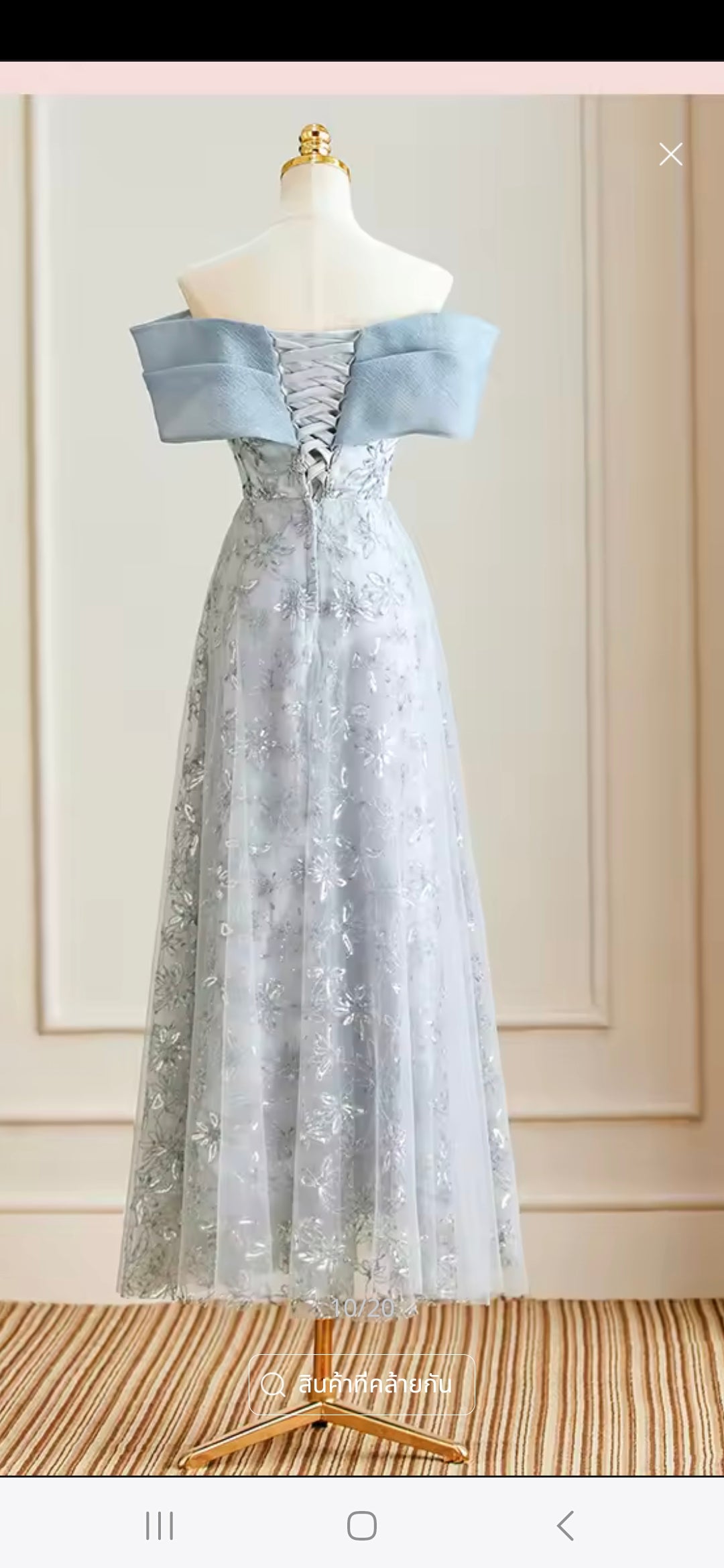 ブルーのフォールドネックのイブニングドレス