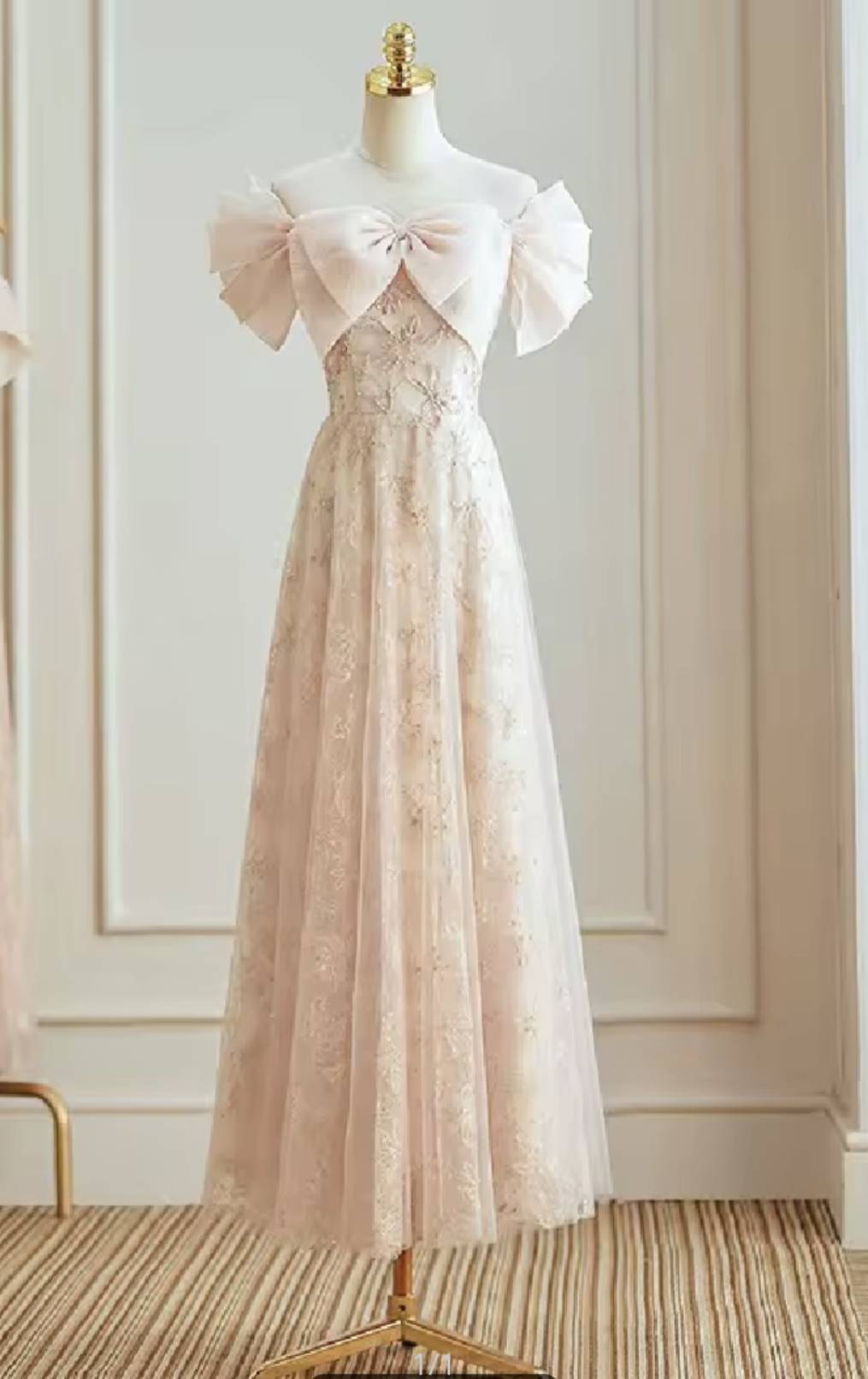 ชุดราตรีโทนสีพีชดีไซน์โบว์หน้า อกเปิดไหล่ ขายดี