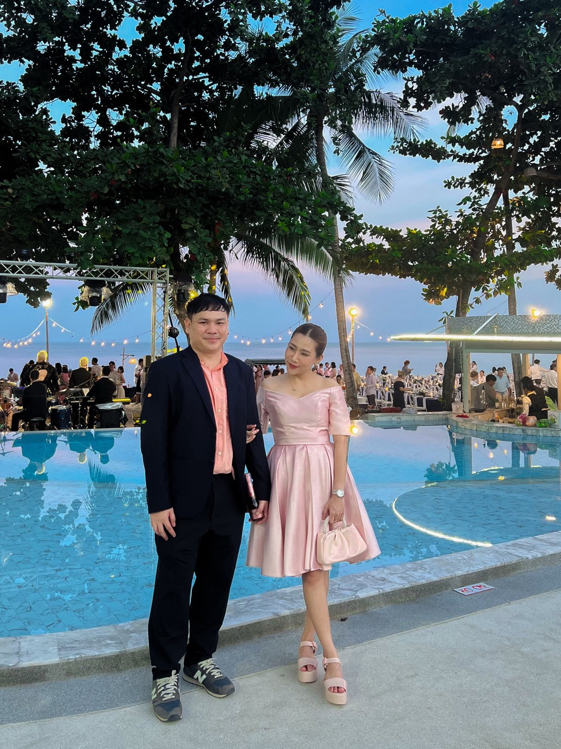 ขอบคุณลูกค้าที่เลือกเช่าชุดราตรีและชุดสูท สำหรับงานแต่งงานที่ภูเก็ต 🌴✨