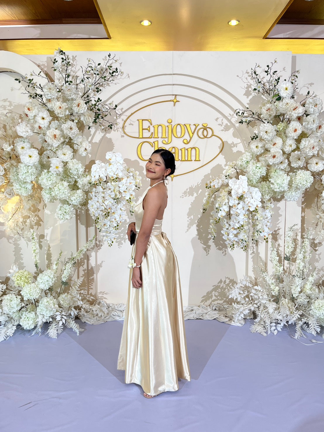 ลูกค้าเช่าชุดราตรีสีครีมหรูหรา สำหรับงาน Gala Night ✨🤍