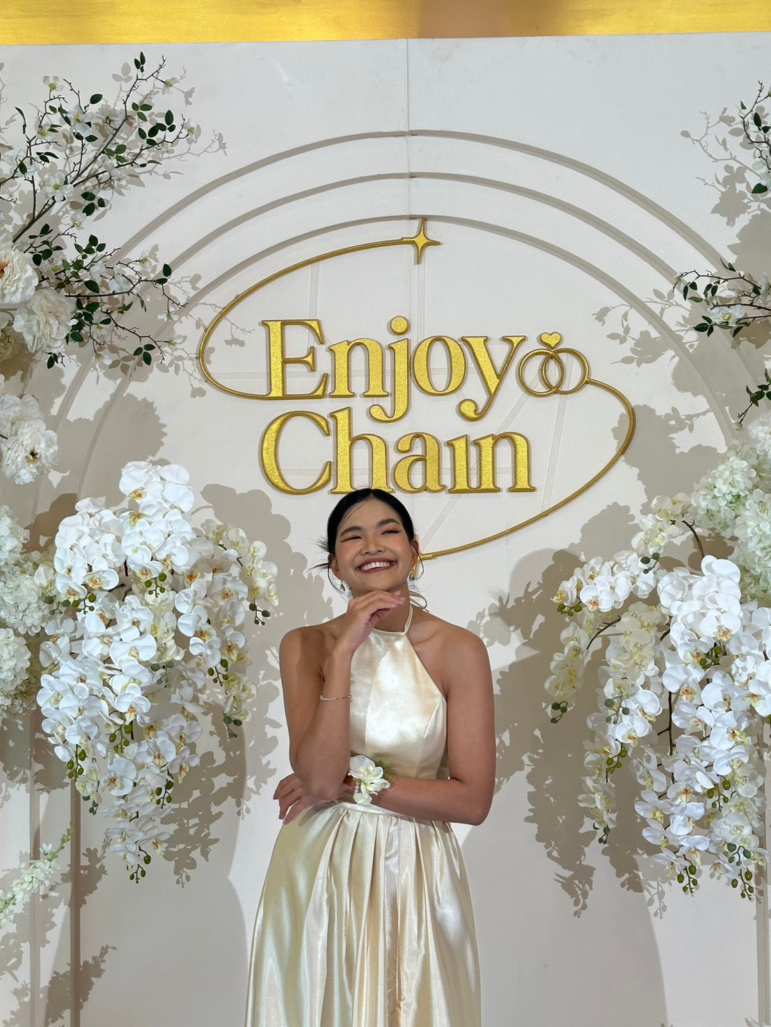 ลูกค้าเช่าชุดราตรีสีครีมหรูหรา สำหรับงาน Gala Night ✨🤍