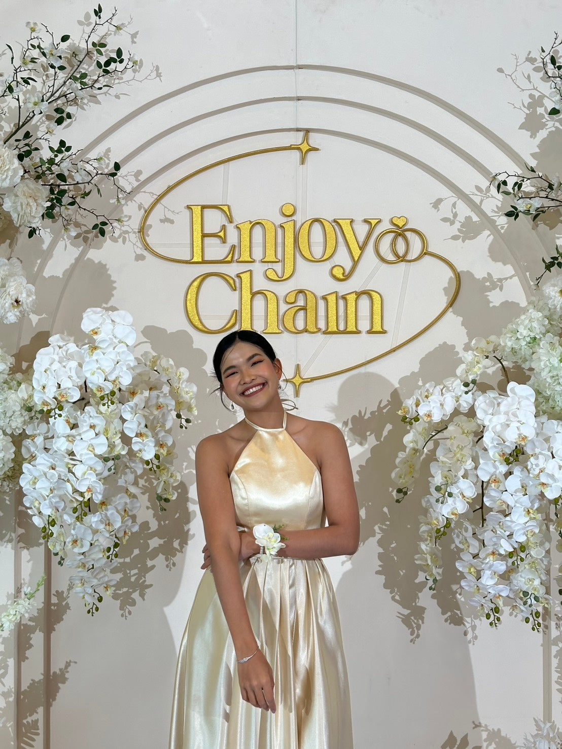ลูกค้าเช่าชุดราตรีสีครีมหรูหรา สำหรับงาน Gala Night ✨🤍