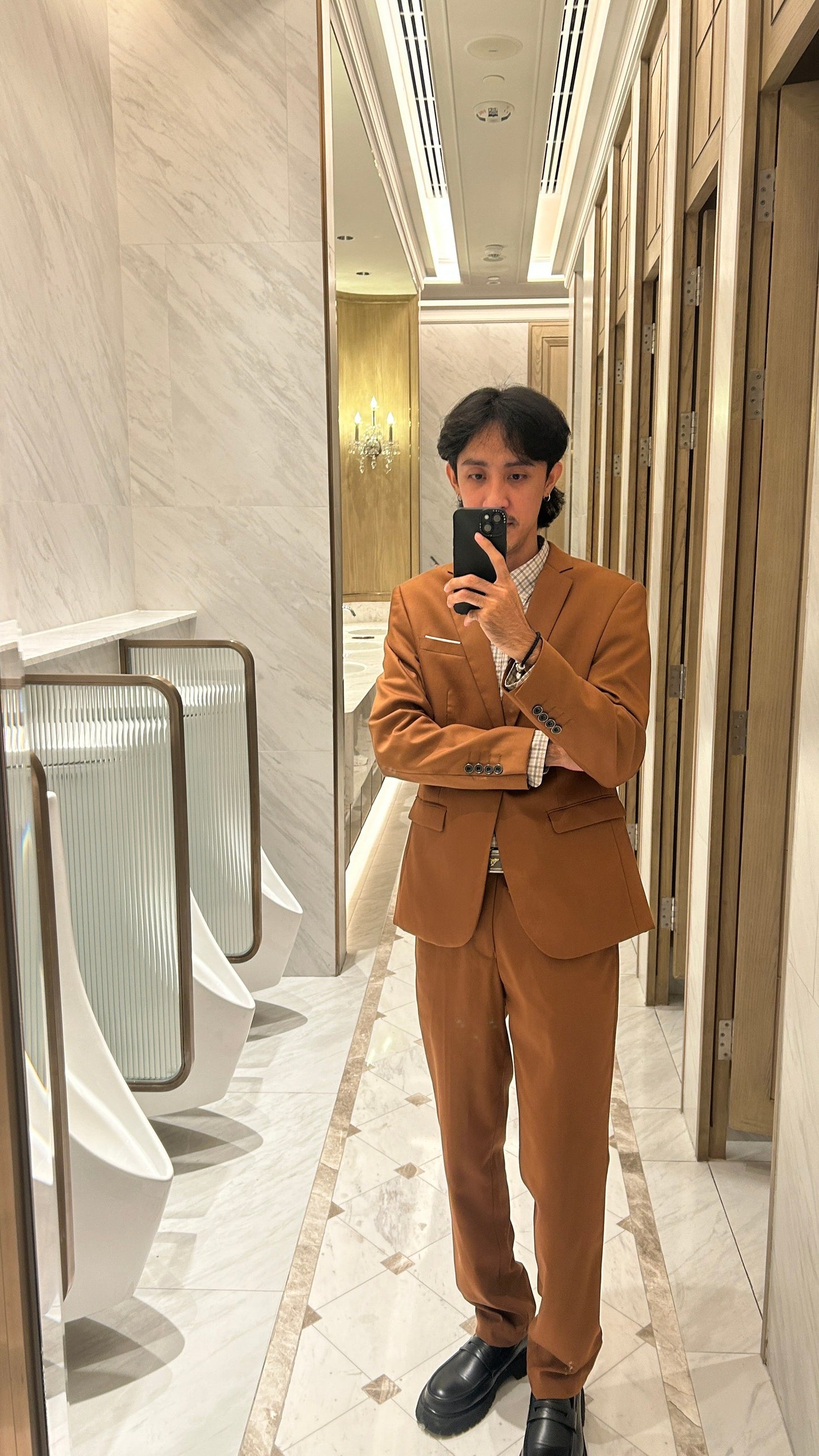 ลูกค้าเช่าชุดสูทโทนน้ำตาลสุดเรียบหรู สำหรับงานสำคัญ 🤎✨