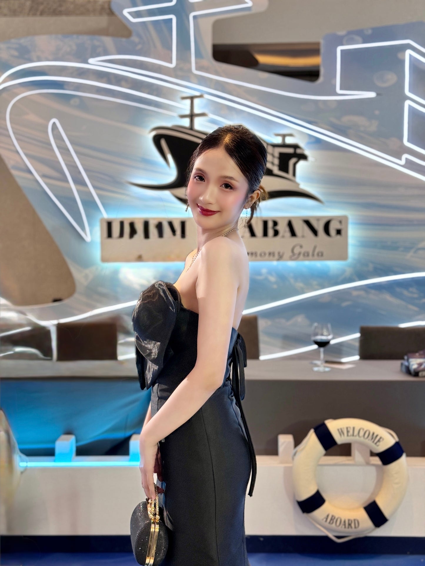 ชุดราตรีสุดหรู สำหรับงานเลี้ยงบริษัท ✨🥂