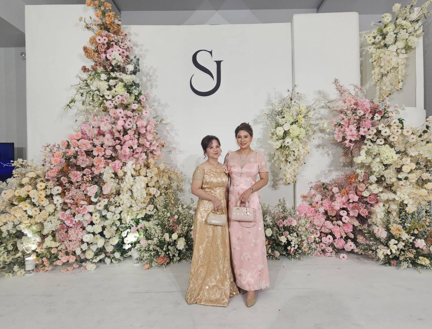 ชุดแม่เจ้าสาวเรียบหรู | Elegant Mother of the Bride Dress