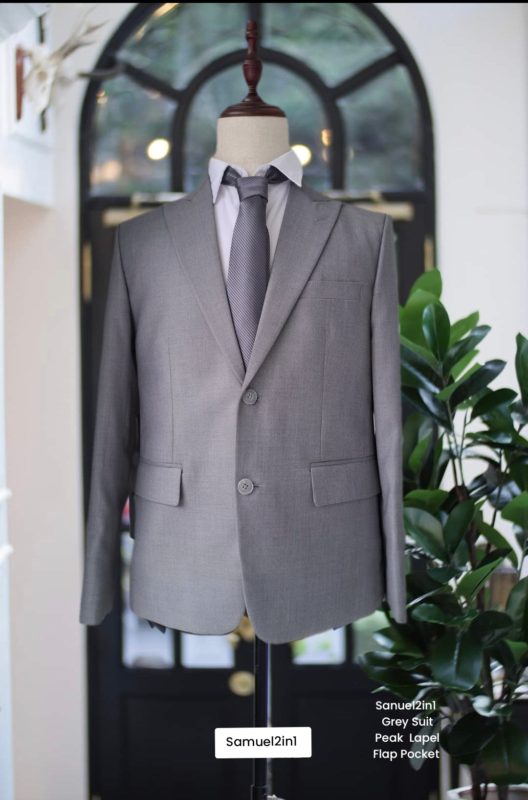 ชุดสูทสีเทา คอปกแหลม | Grey Peak Lapel Suit - Made to Order