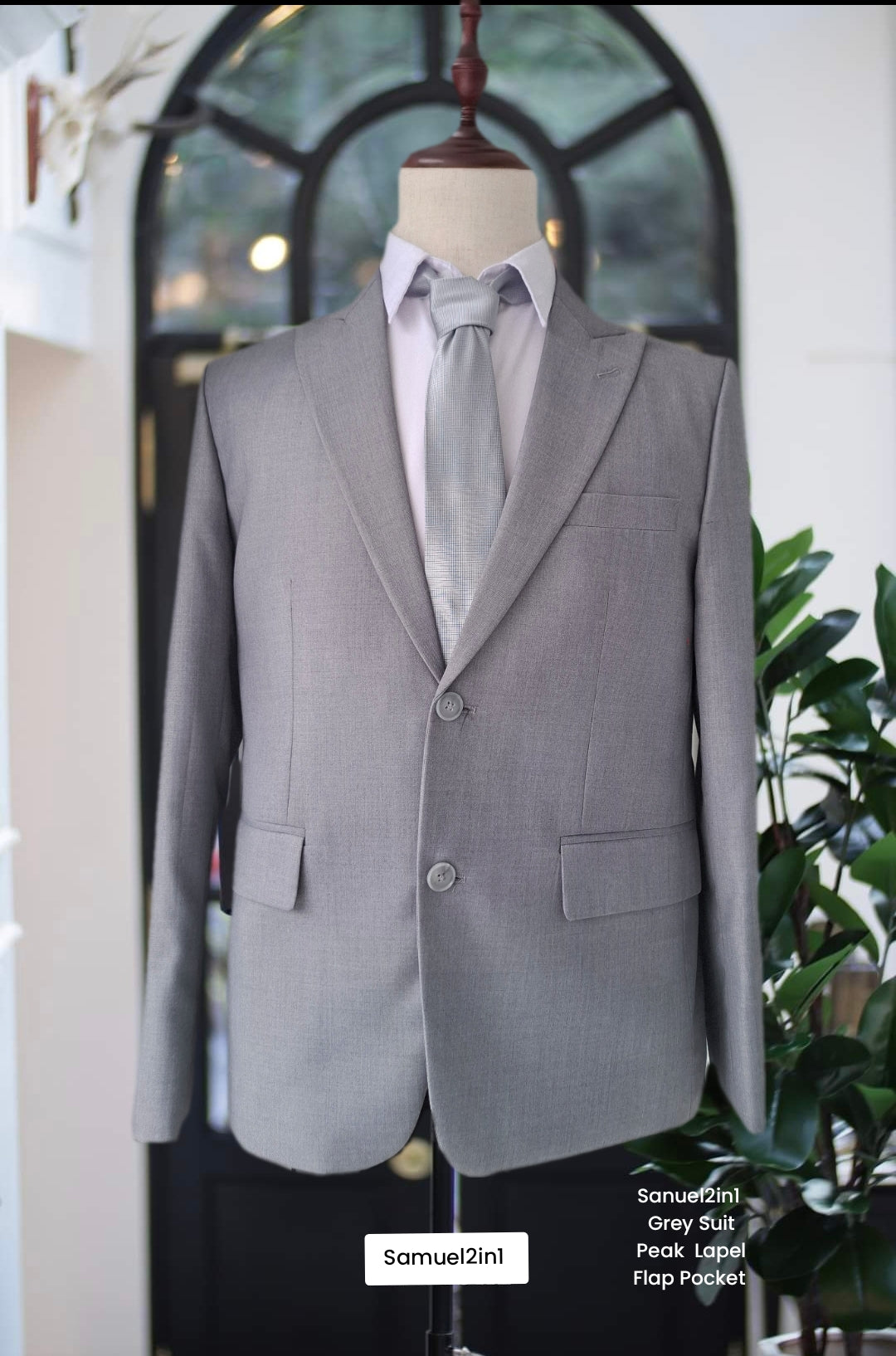 ชุดสูทสีเทา คอปกแหลม | Grey Peak Lapel Suit - Made to Order