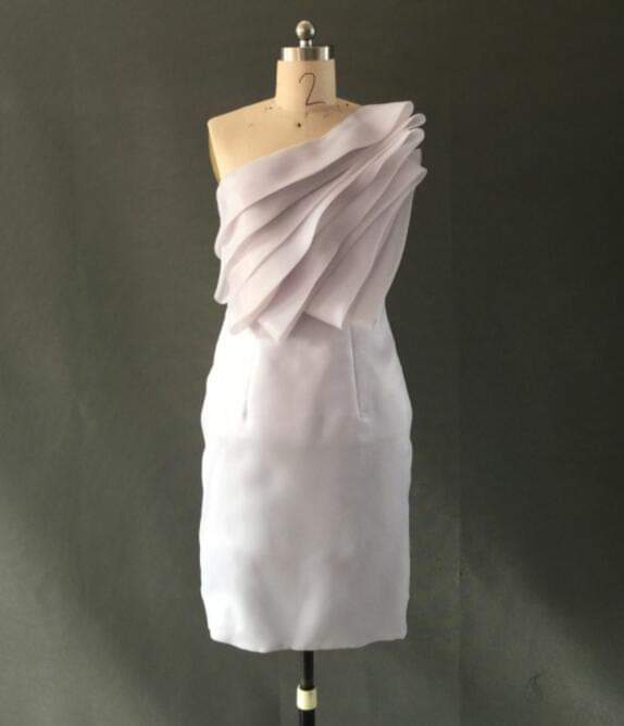 เดรสไหล่เดียวซ้อนชั้นสีลาเวนเดอร์ / Layered One-Shoulder Lavender Dress