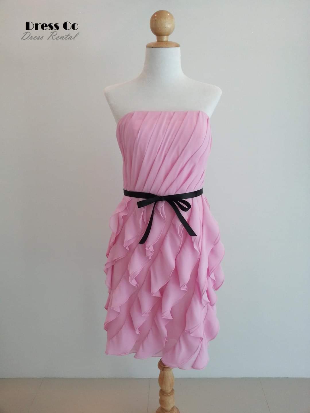 เดรสชมพูสายเดี่ยวแต่งริบบิ้นดำ | Pink Strapless Dress with Black Ribbon