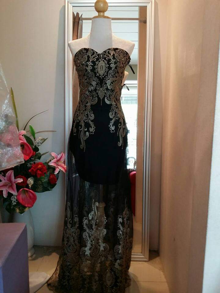 Short black evening dress, long mesh fabric, gold embroidery, sweetheart neckline