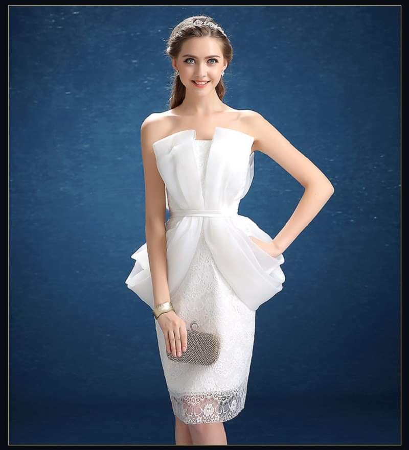 เดรสลูกไม้สีขาว ทรงเข้ารูป ผ้าซ้อนชั้นเอว /Fitted White Lace Dress with Draped Waist Layers