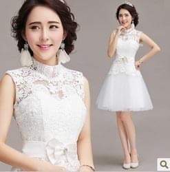 เดรสลูกไม้ขาว คอตั้ง ทรงคลาสสิก / Classic White High-Neck Lace Dress