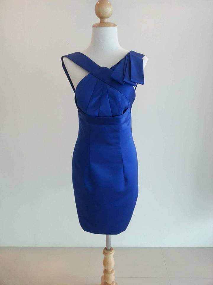 เดรสสั้นสีน้ำเงิน ดีไซน์ไขว้อก พร้อมโบว์ไหล่ข้าง/Royal Blue Mini Dress with Cross-Bust Design and Shoulder Bow