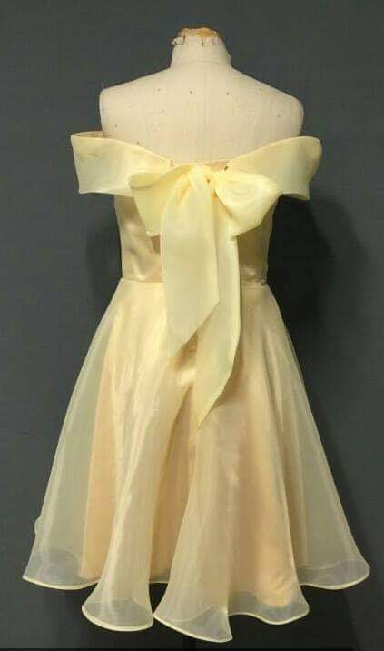 เดรสสั้นเปิดไหล่ผ้าชีฟองสีครีม / Cream Chiffon Off-Shoulder Short Dress
