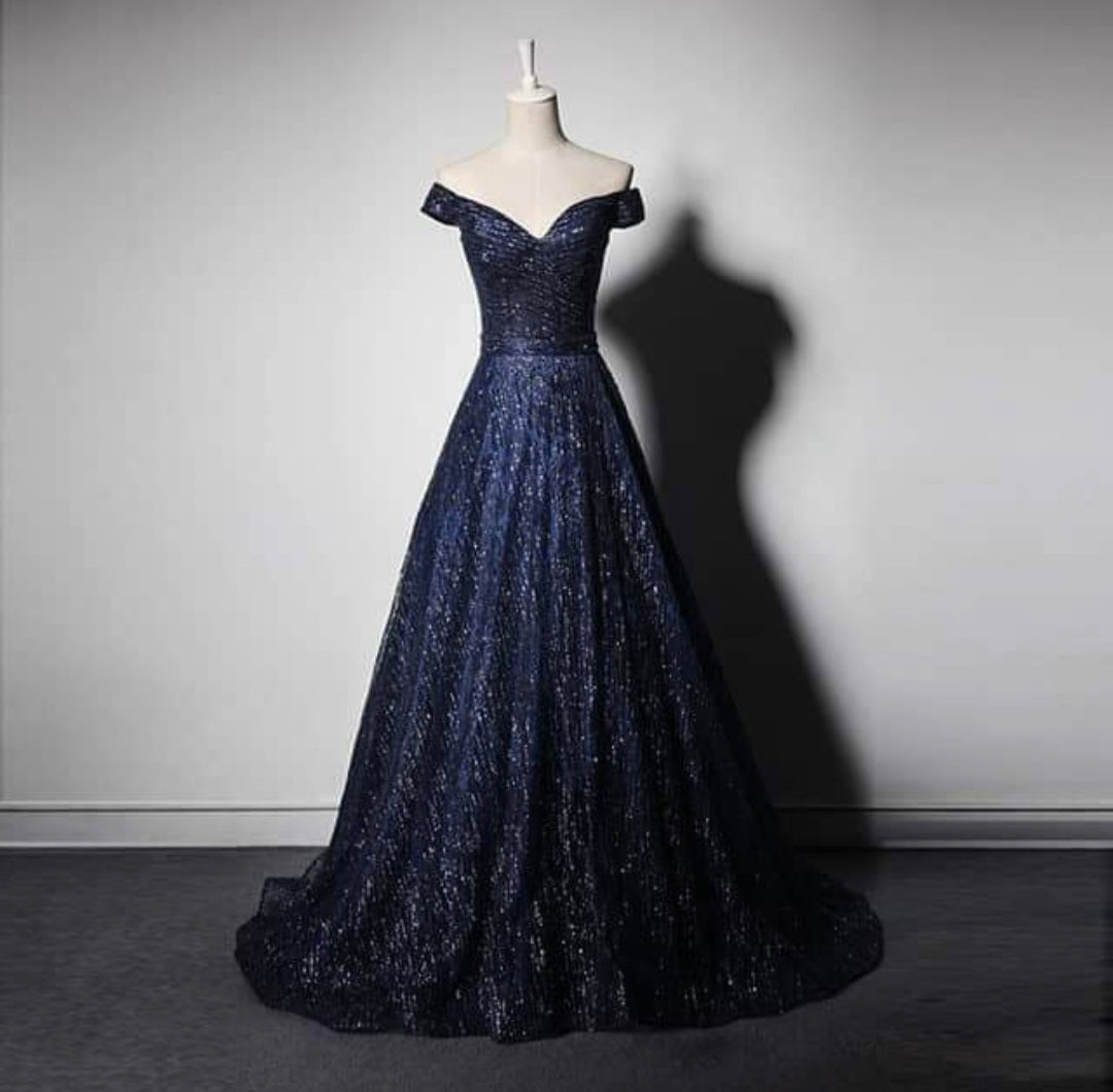 เดรสยาวเปิดไหล่ผ้ากลิตเตอร์เข้ารูปสีน้ำเงิน / Navy Glitter Fitted Off-Shoulder Long Dress