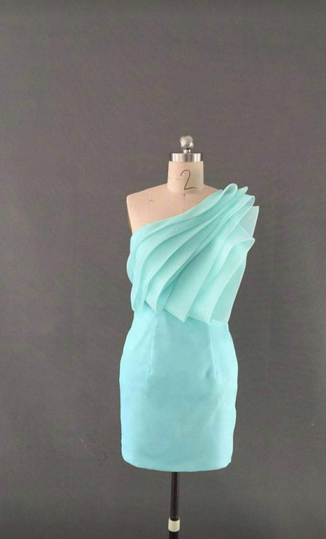 เดรสวันโชเดอร์สีเขียวมิ้นท์ / Mint One-Shoulder Layered Dress
