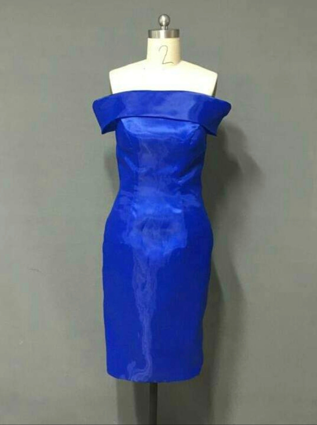 เดรสเปิดไหล่สีฟ้าเข้ม / Royal Blue Off-Shoulder Bow Dress