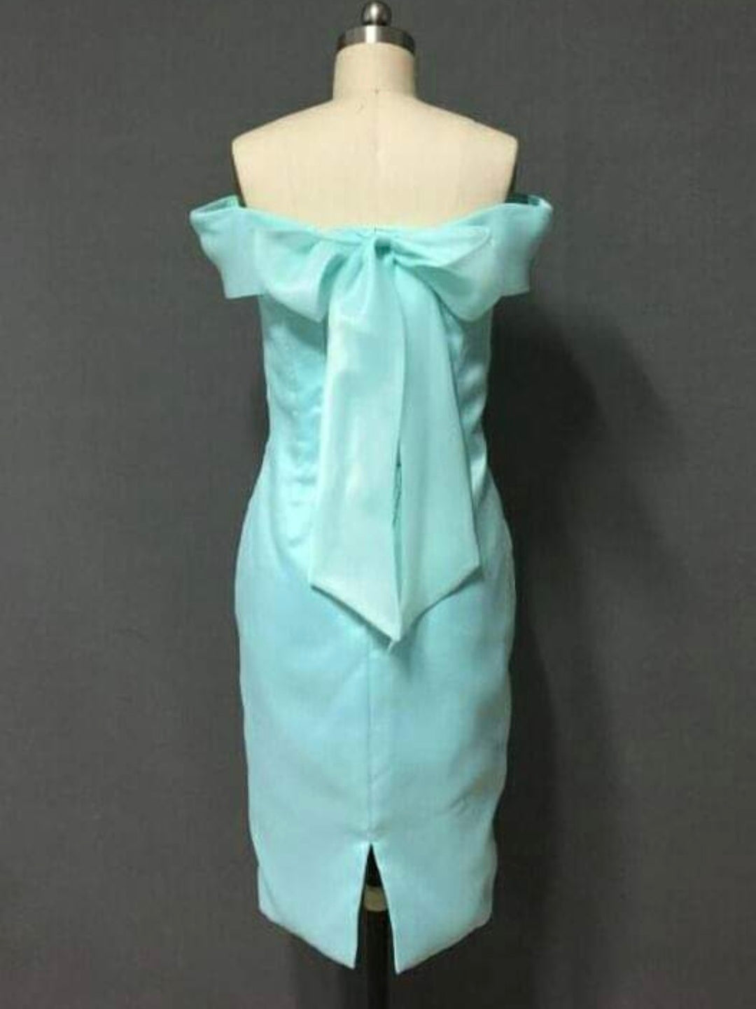 เดรสเปิดไหล่สีเขียวมิ้นท์ / Mint Off-Shoulder Bow Dress
