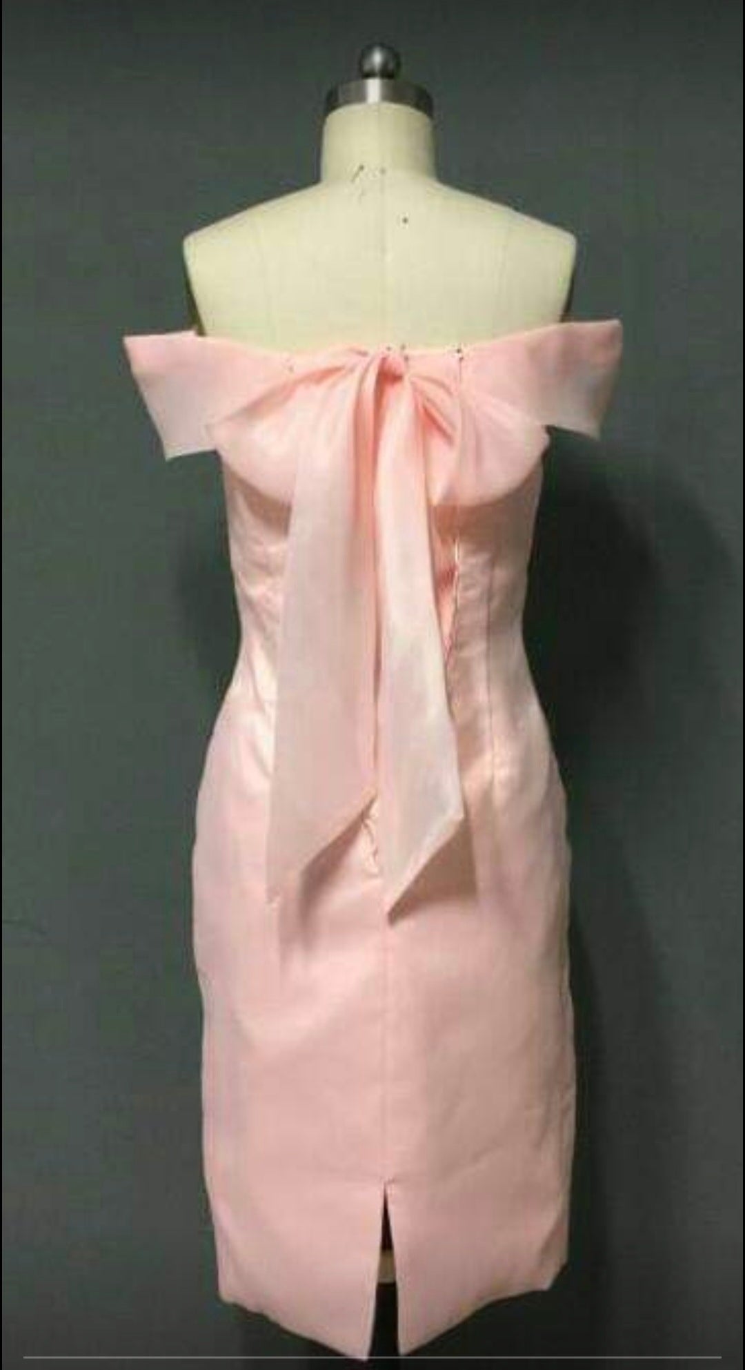 เดรสลูกไม้เปิดไหล่แต่งโบว์ / Pink One-Shoulder Lace Dress with Bow