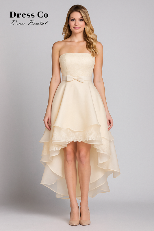 เดรสครีมเกาะอก หน้าสั้นหลังยาว ลูกไม้และโบว์หวาน/Cream Strapless High-Low Dress with Lace and Bow Detail