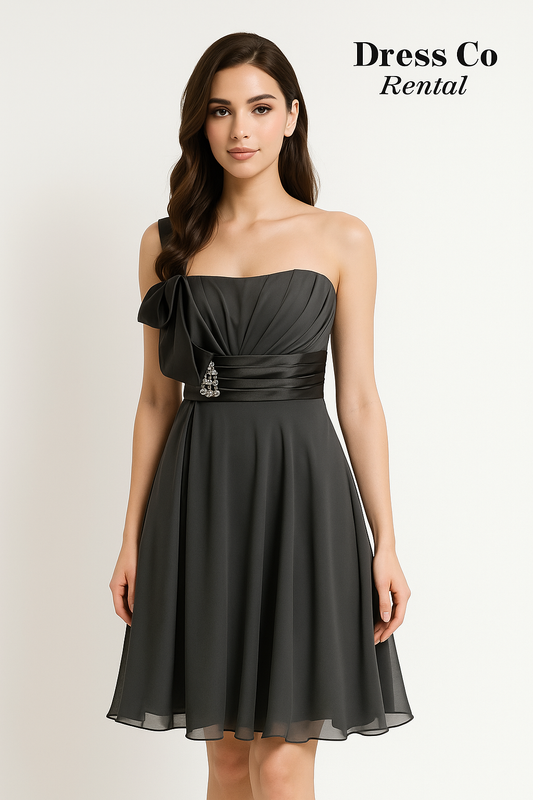เดรสเทาเข้มเปิดไหล่แต่งโบว์ | Dark Grey One-Shoulder Bow Dress